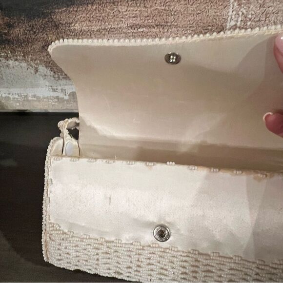 Vintage Beaded Pillbox Handbag ￼ - Picture 13 of 16